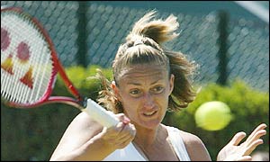 Mary Pierce of France beats eighth seed Sandrine Testud 6-4 6-3