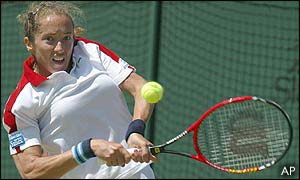 Number eight seed Sandrine Testud loses to fellow Frenchwoman Mary Pierce in straight sets