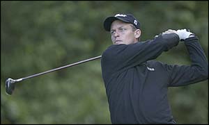 Hansen tees off at the twelfth 