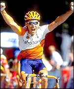 Robbie McEwen winning the final stage of the 1999 Tour