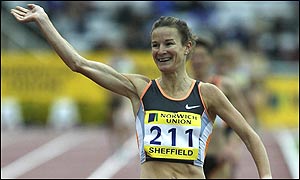 Sonia O'Sullivan wins the 3,000m