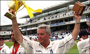 Warwickshire defeated Essex at Lord's