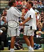 David Nalbandian shakes hands with Xavier Malisse after his semi-final victory