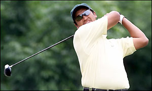 New Zealand's Michael Campbell went into the day one shot ahead of Padraig Harrington at the K Club, Dublin