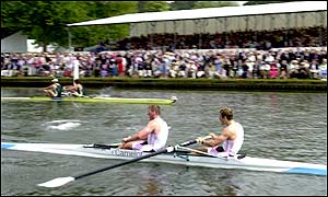 The pairing of Pinsent and Cracknell win by half a length