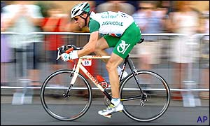 Jens Voigt breaks away alone