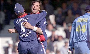 Ronnie Irani celebrates the wicket of Virender Sehwag in the 10th over