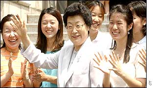 Chang Sang celebrates with students 