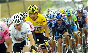 Spain's Igor Gonzalez and the US's Lance Armstrong ride within the peloton