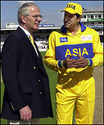 Wasim Akram talks to Surrey president John Major