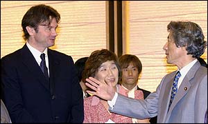 Philippe Troussier with Japanese Prime Minister Junichiro Koizumi