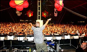 Norman Cook plays Creamfields