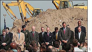 Mayor Bloomberg addresses the gathering at the ceremony