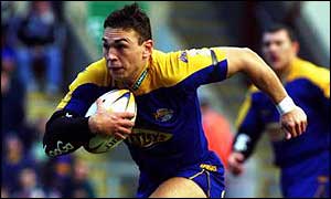 Kevin Sinfield goes on the charge for Leeds
