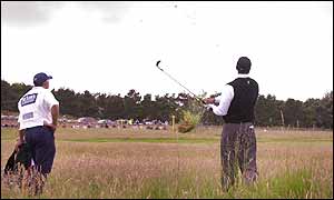Tiger slashes out of the rough