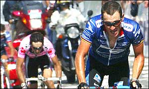 Lance Armstrong wins stage 11