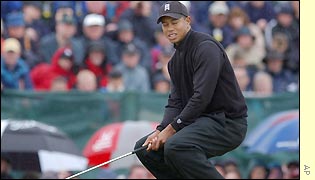 After birdies on the third and fifth holes Tiger Woods' second round stalls slightly but he still remains dangerous at four under