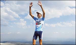 Virenque takes the plaudits at the top of Mont Ventoux