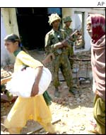 Families leaving home during Gujarat violence