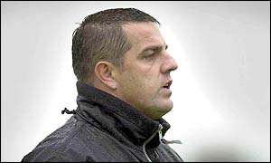 Steph Nel has agreed to stay on as coach of Irish province Connacht