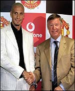 Ferdinand signs for Manchester United 