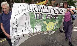 Protesters Peter and Sally Romilly from Dundee