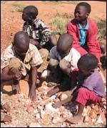 Children breaking rocks 