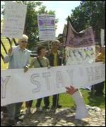 Supporters of the Ahmadi family