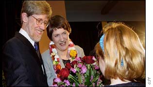 Helen Clark (c) with her husband(l)