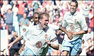 Steve Staunton (foreground)