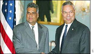 Ranil Wickremesinghe (L) and Collin Powell