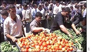 Curfew breakers shopping in Nablus