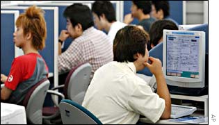 Jobless men in Tokyo at the government-sponsored Young Hellowork programme for the under-30s