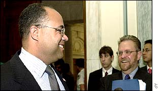 Federal Communication Commission chairman Michael Powell (left) talks to WorldCom chief executive John Sidgmore (right) before testifying