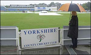 Drizzle prevented play at Headingley on Thursday