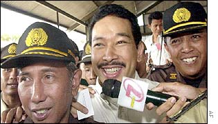 Tommy Suharto talks to journalists 1 August 2002