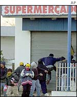Trying to loot a supermarket on Thursday
