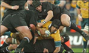 Toutai Kefu is held up by the New Zealand defence