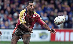 Dennis Moran had a memorable hat-trick to help London to victory over play-off rivals Widnes at the Halton Stadium.