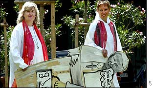 Gisela Forster (L) and Christine Mayr-Lumetzberger