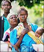 Malawians waiting for food (Pic: Bo Mathisen, IFRC)