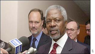 UN Secretary-General Kofi Annan (right)