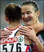 Paula Radcliffe (left) embraces Sonia O'Sullivan after her win