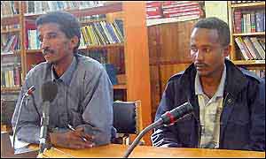 Semere Kesete Negasi (l) and guard Mahari Yohannes (r)