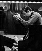 Previn conducts the London Symphony Orchestra