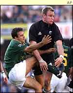 Scott Robertson evades Neil de Kock's attempted tackle