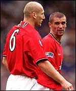 Jaap Stam and Roy Keane in the 2000 Charity Shield