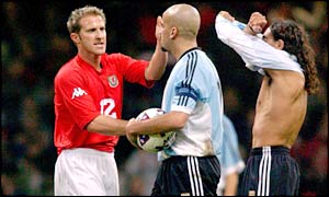 John Robinson greets Juan Veron after Argentina's draw with Wales prior to the 2002 World Cup