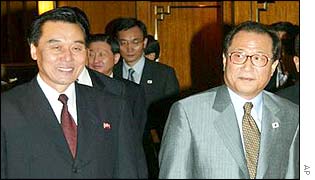 North Koreas chief negotiator Kim Ryong-song (l) and South Korea's Unification Minister Jeong Se-hyon