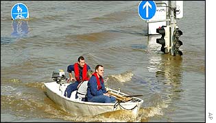 People travel by boat through Dresden